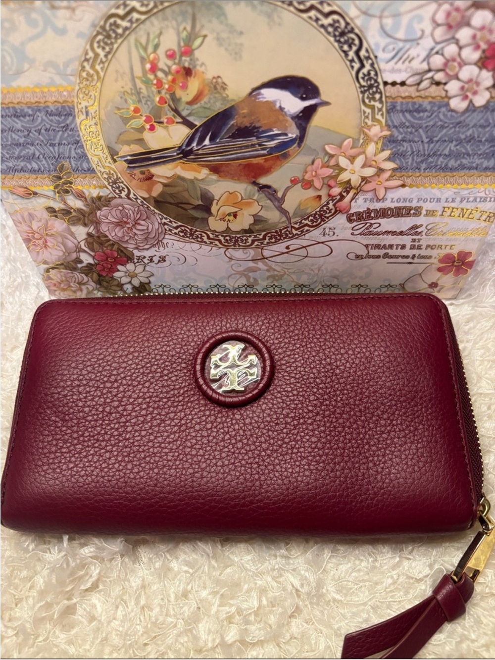 Tory Burch Burgundy Pebbled Leather Zip Wallet with Gold Logo - Picture 2 of 13